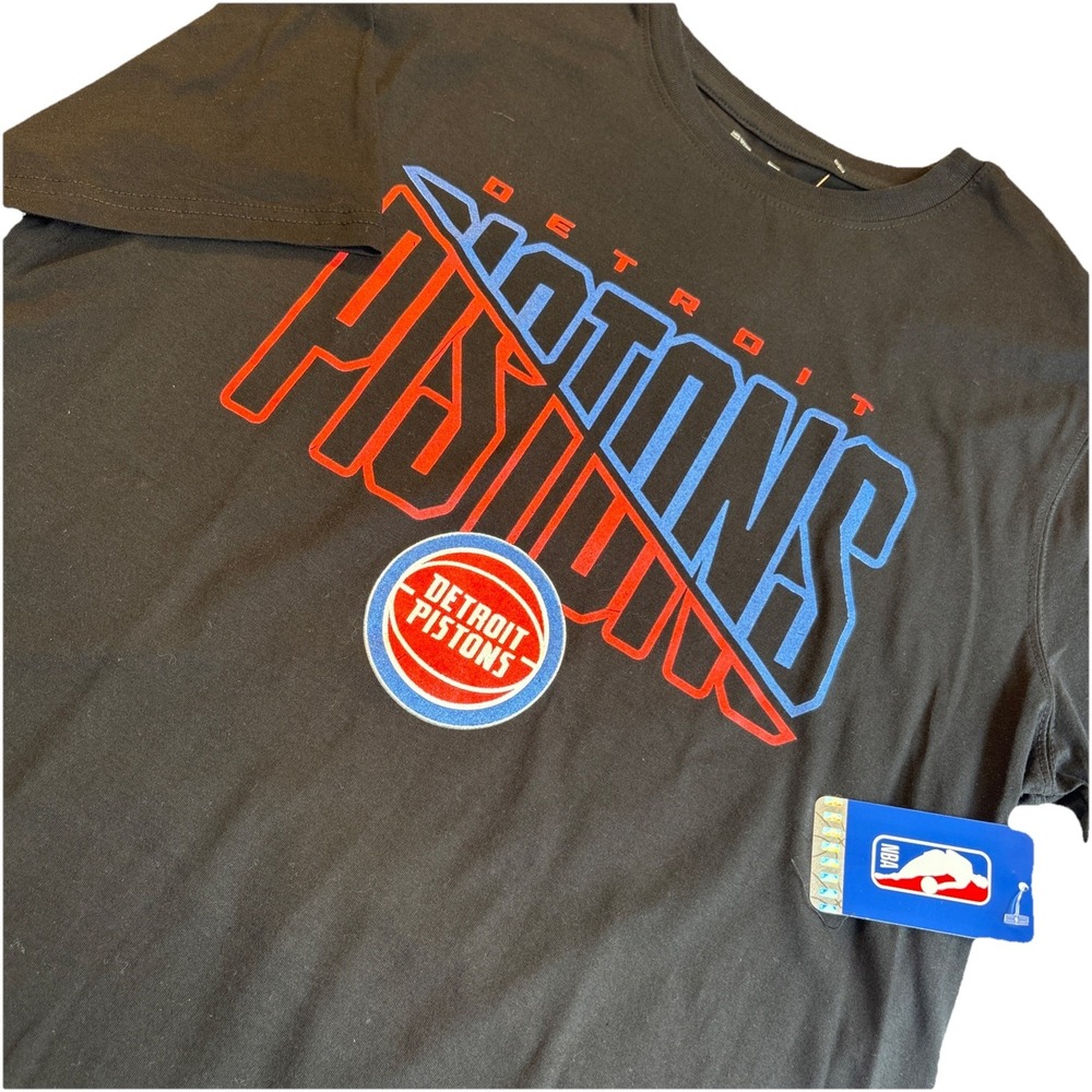DETROIT PISTONS Basketball NBA Licensed T-shirt Men's XL‎ Black  Line Graphic